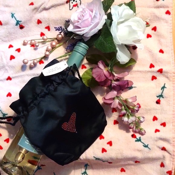 Victoria's secret satin heart rhinestone lingerie bag - Picture 2 of 8